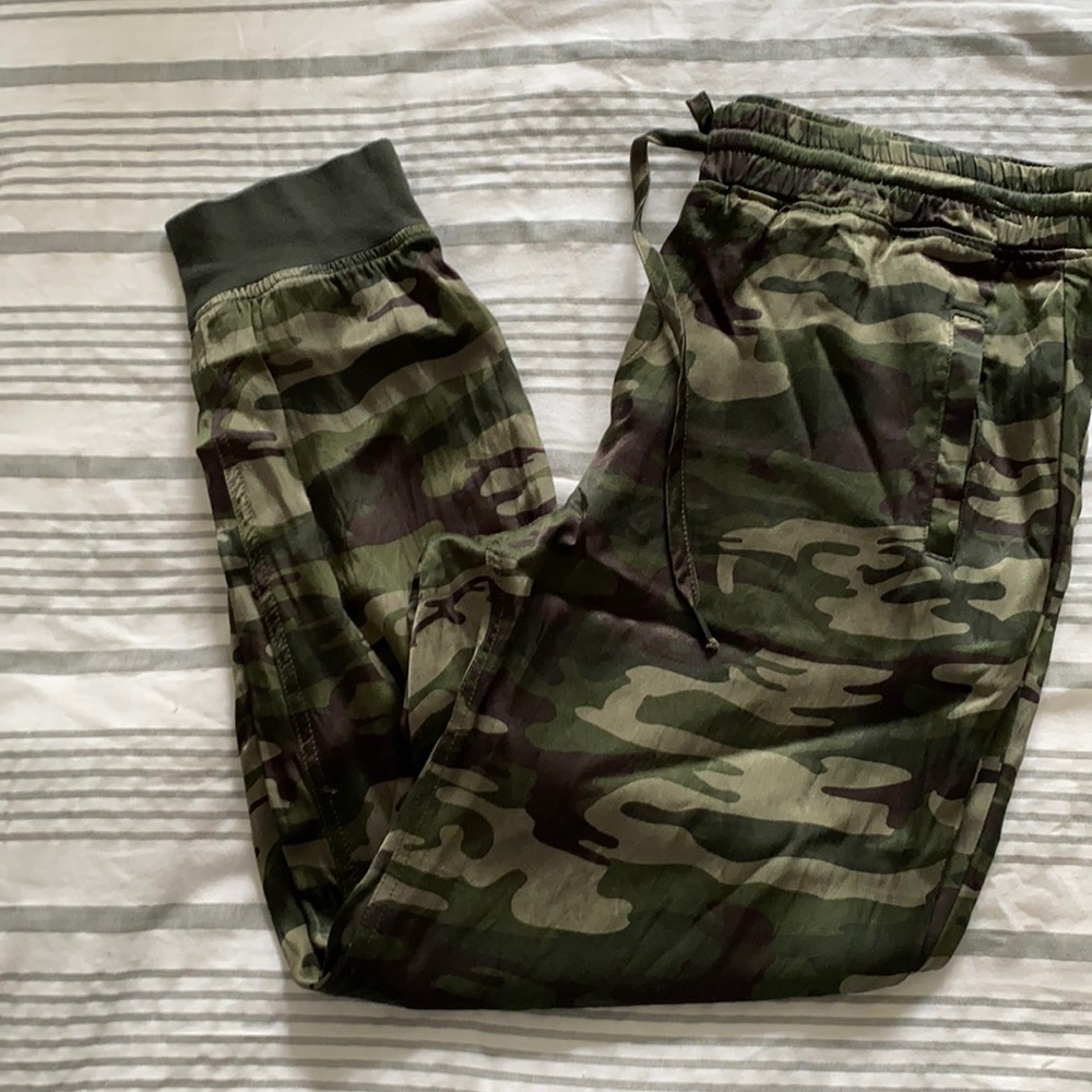 Sanctuary camo joggers